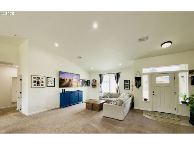 7205 EDGE CLIFF Dr, Brookings, OR 97415