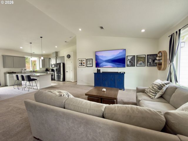 7205 EDGE CLIFF Dr, Brookings, OR 97415
