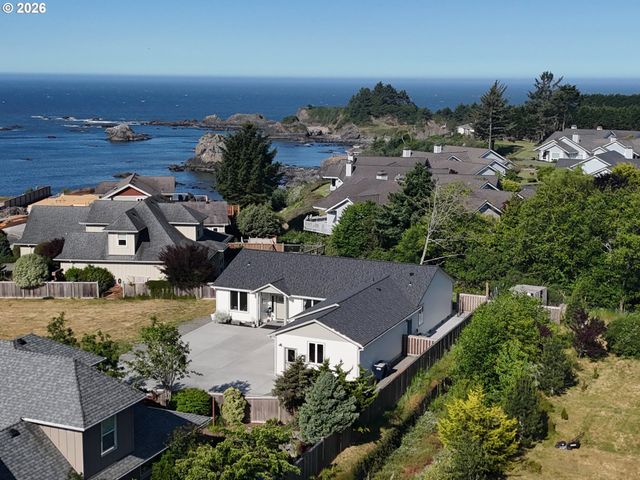 7205 EDGE CLIFF Dr, Brookings, OR 97415