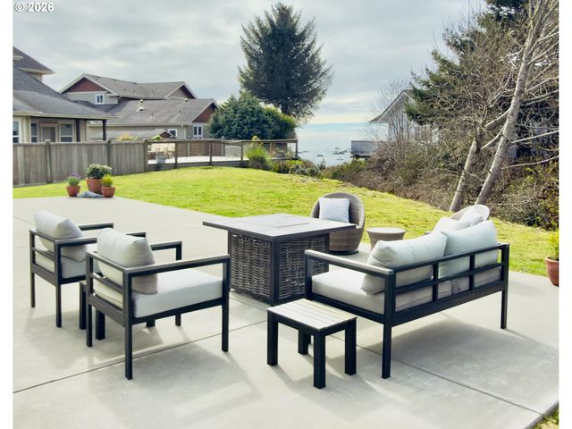7205 EDGE CLIFF Dr, Brookings, OR 97415