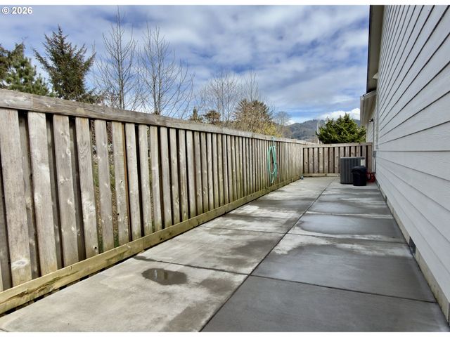 7205 EDGE CLIFF Dr, Brookings, OR 97415