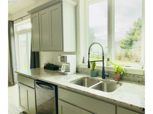 7205 EDGE CLIFF Dr, Brookings, OR 97415