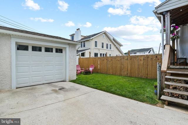 127 S EAGLE RD, Havertown, PA 19083