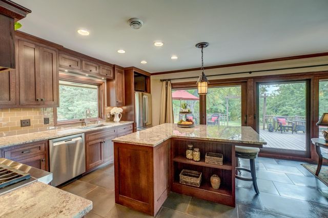 19 Dove Lane, North Oaks, MN 55127