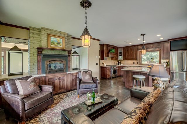 19 Dove Lane, North Oaks, MN 55127