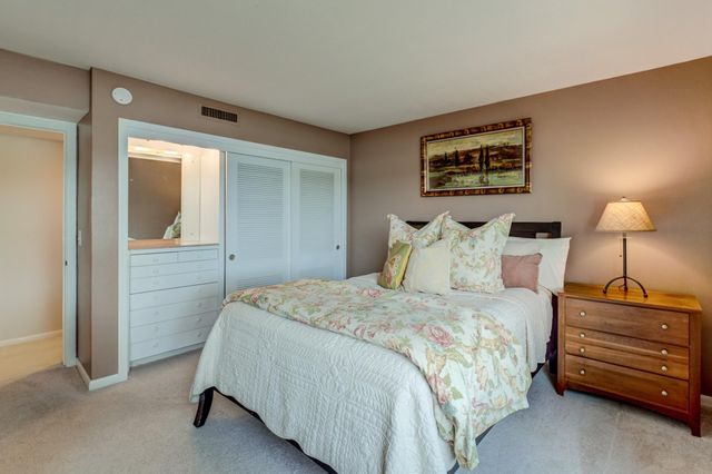 19 Dove Lane, North Oaks, MN 55127