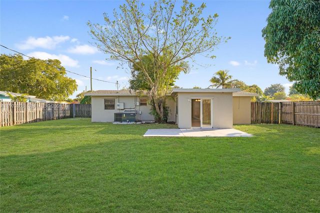 4721 NW 12th St, Lauderhill, FL 33313