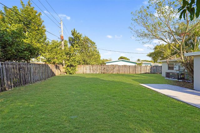 4721 NW 12th St, Lauderhill, FL 33313