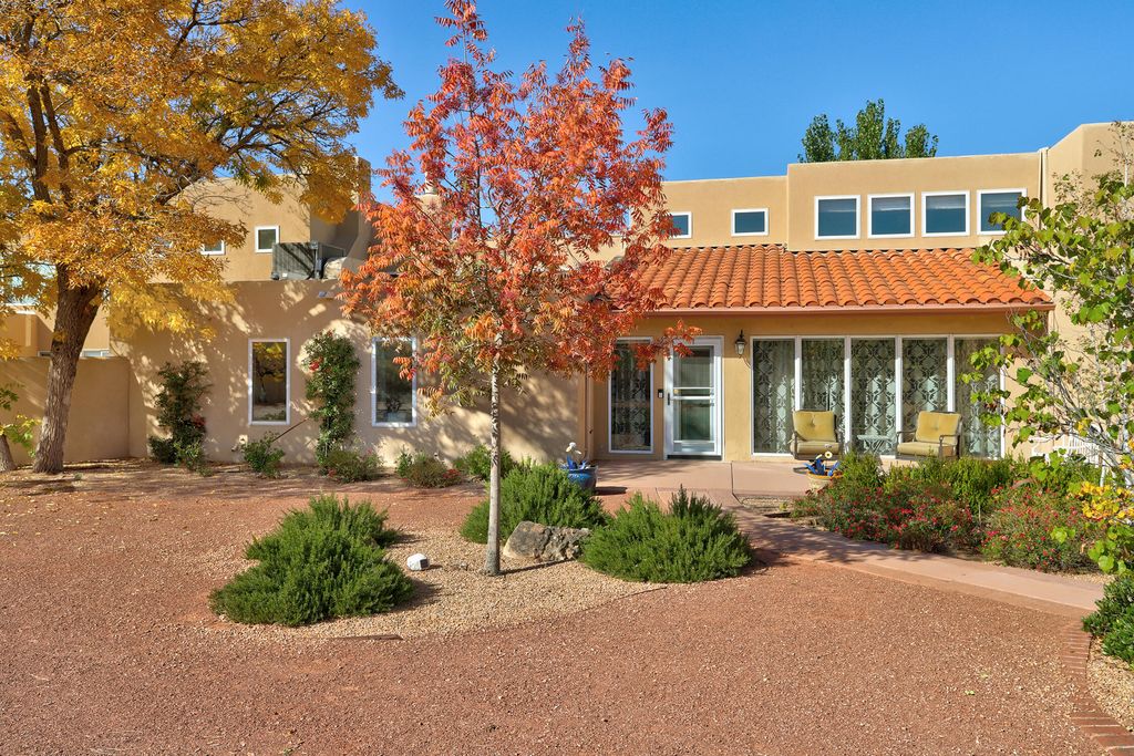 3620 Mateo Prado NW, Albuquerque, NM 87107