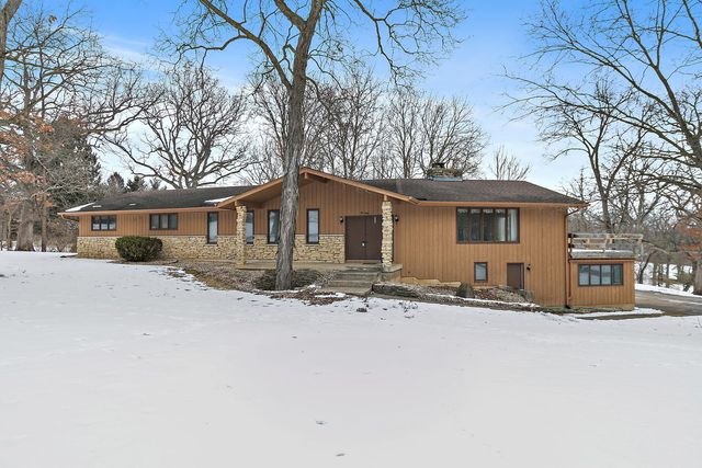 1040 Beau Brummel Court, Sleepy Hollow, IL 60118