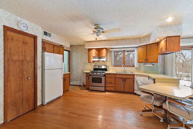 1040 Beau Brummel Court, Sleepy Hollow, IL 60118