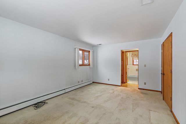 1040 Beau Brummel Court, Sleepy Hollow, IL 60118