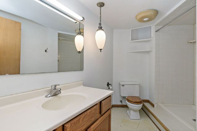 1040 Beau Brummel Court, Sleepy Hollow, IL 60118