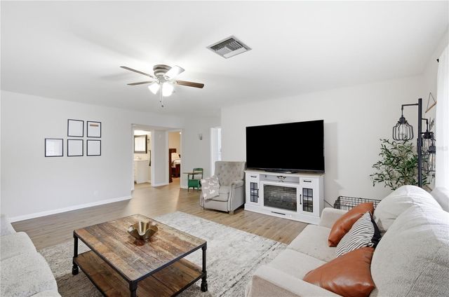 1702 W LOWRY AVENUE, Plant City, FL 33563