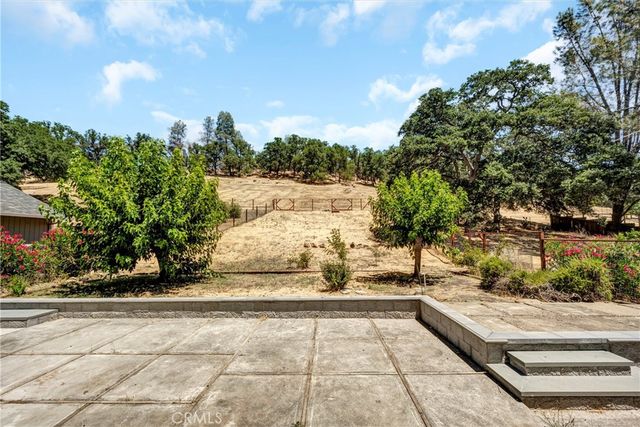 19650 Mountain Meadow N, Hidden Valley Lake, CA 95467