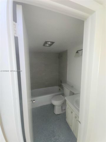 36 Windsor B, West Palm Beach, FL 33417