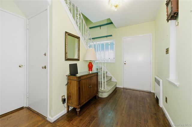 66 Woods Avenue, Malverne, NY 11565