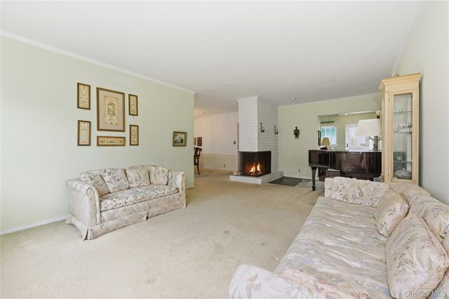 66 Woods Avenue, Malverne, NY 11565