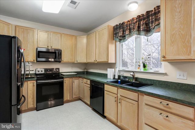 19 BARREL HORSE DR, Charles Town, WV 25414