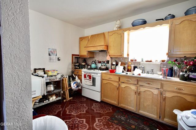 109 5th Street SE, Fabens, TX 79838