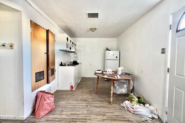 109 5th Street SE, Fabens, TX 79838