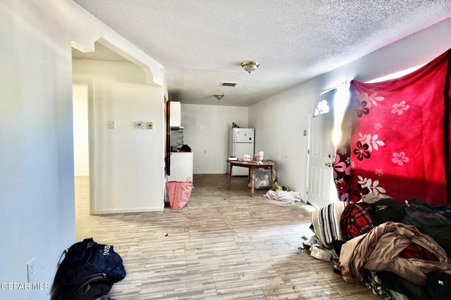 109 5th Street SE, Fabens, TX 79838