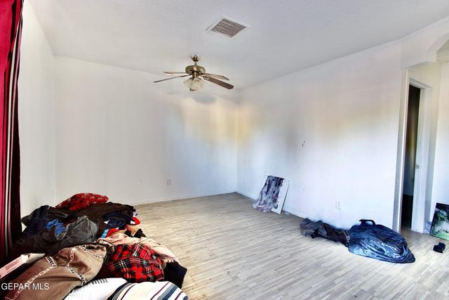 109 5th Street SE, Fabens, TX 79838