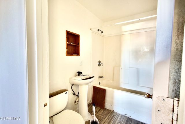 109 5th Street SE, Fabens, TX 79838