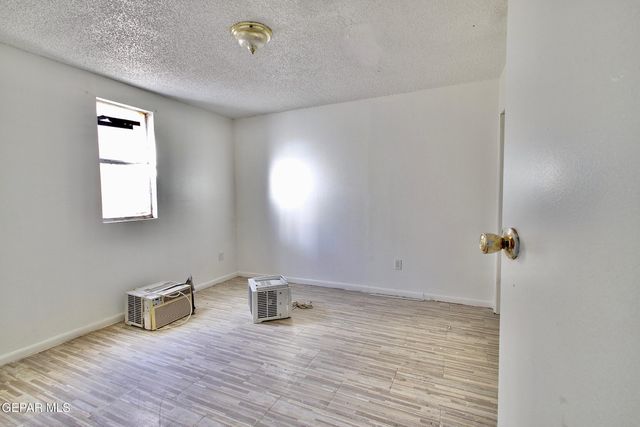 109 5th Street SE, Fabens, TX 79838