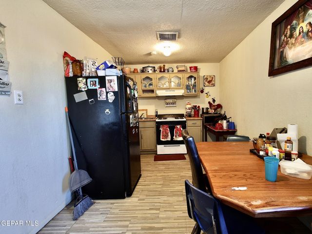 109 5th Street SE, Fabens, TX 79838