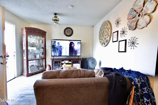 109 5th Street SE, Fabens, TX 79838