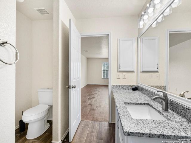 6608 WOODBELL, Live Oak, TX 78233