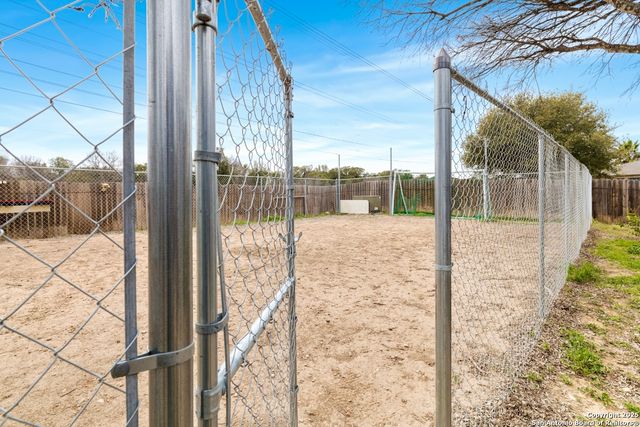 6608 WOODBELL, Live Oak, TX 78233