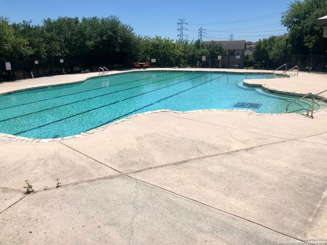 6608 WOODBELL, Live Oak, TX 78233