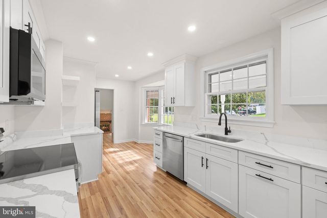 9002 TEDDY RAE CT, Springfield, VA 22152