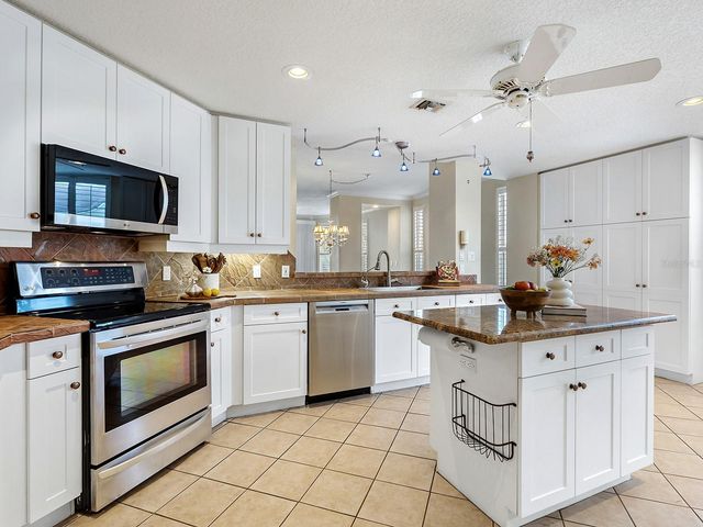 5420 EAGLES POINT CIRCLE 106, Sarasota, FL 34231