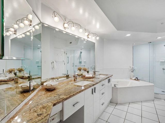 5420 EAGLES POINT CIRCLE 106, Sarasota, FL 34231