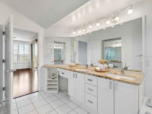 5420 EAGLES POINT CIRCLE 106, Sarasota, FL 34231