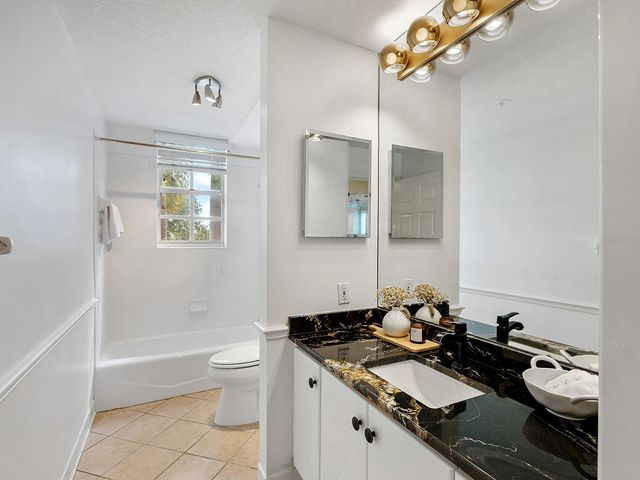 5420 EAGLES POINT CIRCLE 106, Sarasota, FL 34231