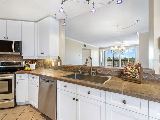 5420 EAGLES POINT CIRCLE 106, Sarasota, FL 34231