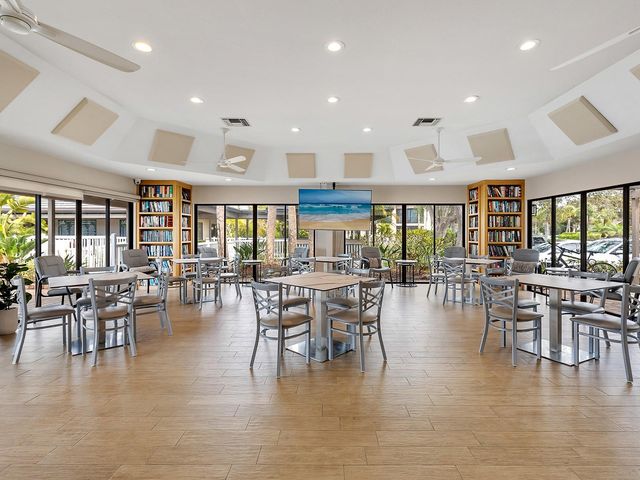 5420 EAGLES POINT CIRCLE 106, Sarasota, FL 34231