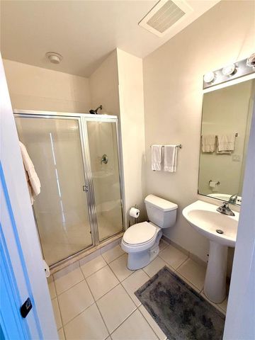 1951 Coral Heights Boulevard 402, Oakland Park, FL 33308