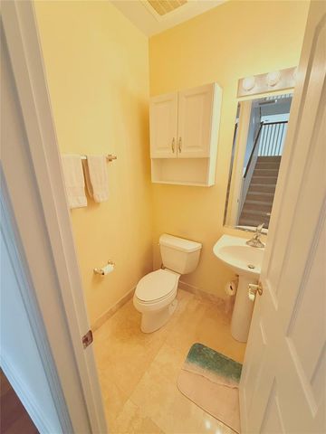 1951 Coral Heights Boulevard 402, Oakland Park, FL 33308