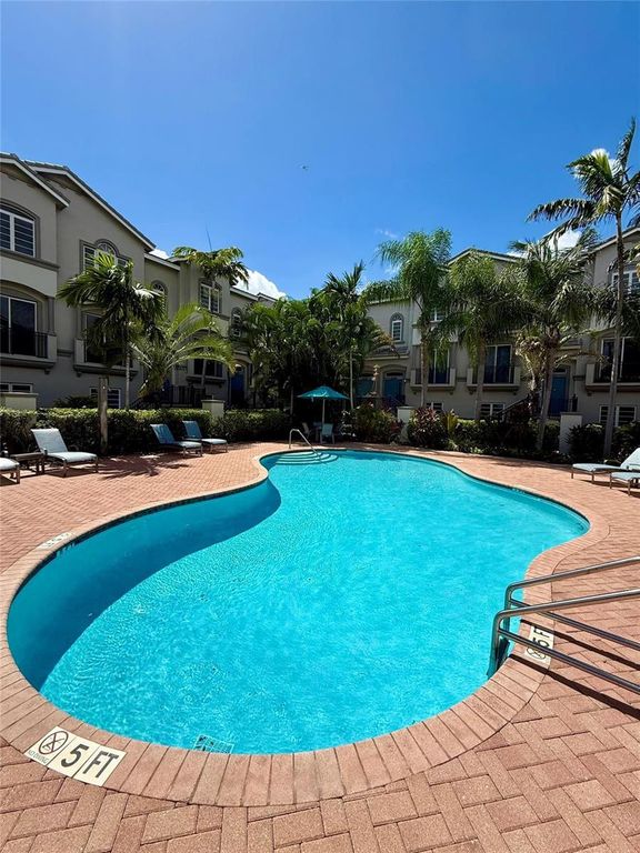 1951 Coral Heights Boulevard 402, Oakland Park, FL 33308