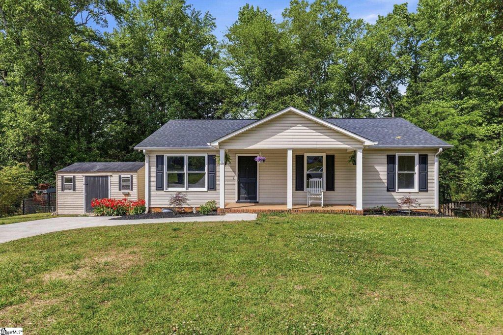 323 Pinonwood Drive, Simpsonville, SC 29680