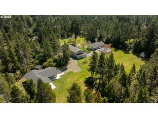 55654 PROSPER JCT Rd, Bandon, OR 97411