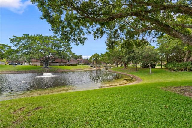 2108 21st Lane, Palm Beach Gardens, FL 33418
