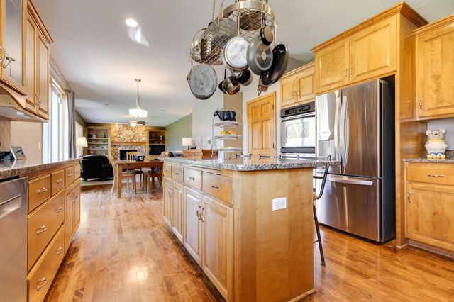 7568 Walnut Curve, Chanhassen, MN 55317