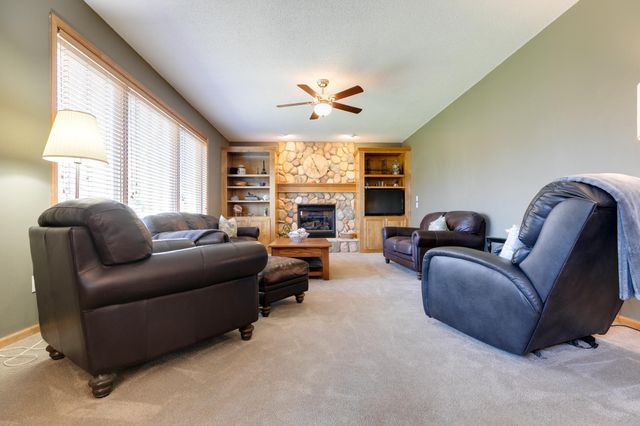 7568 Walnut Curve, Chanhassen, MN 55317