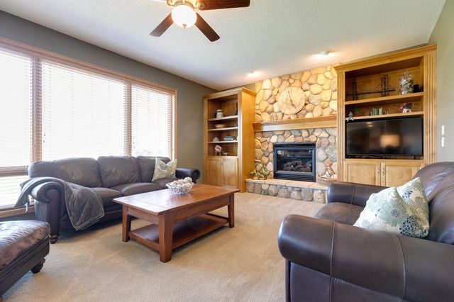 7568 Walnut Curve, Chanhassen, MN 55317